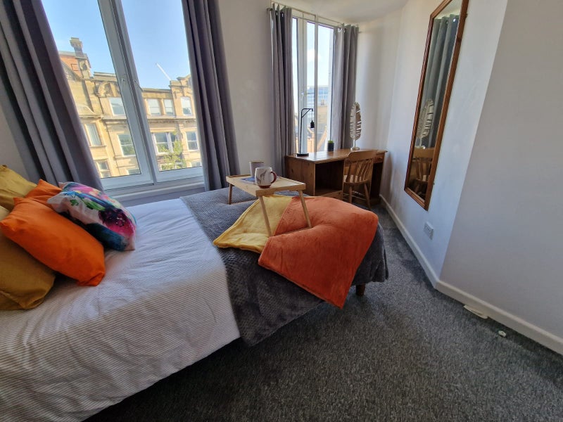Photo 1: Large Room 3