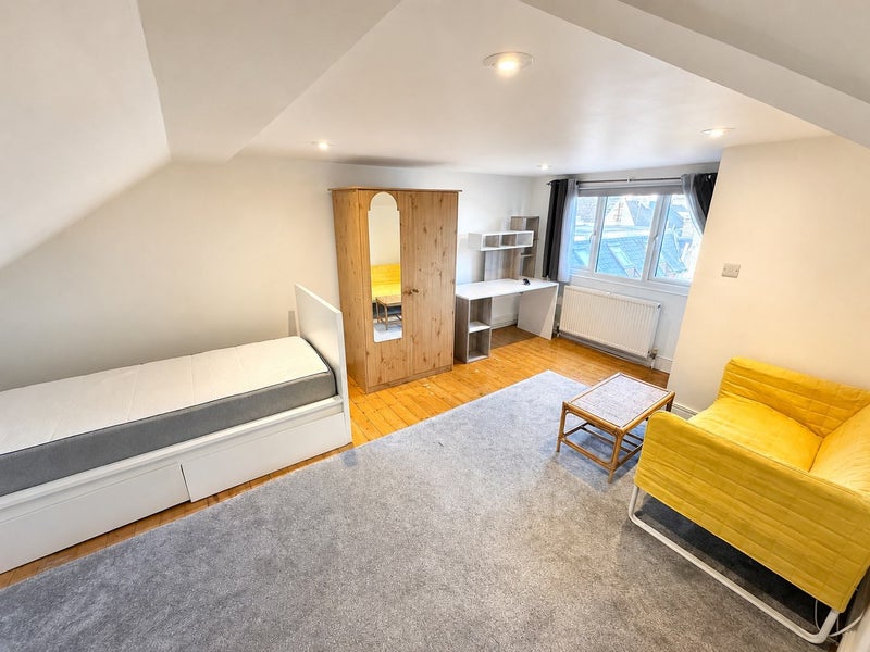 Photo 1: Bedroom