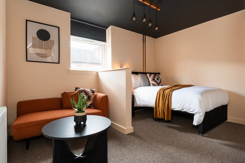 Photo 1: ROOM 3