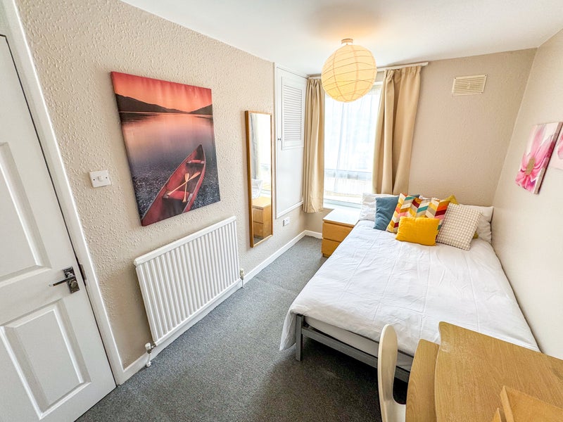 Photo 1: Double room Fully furnished