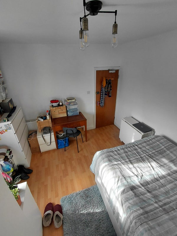 Photo 1: Room 1