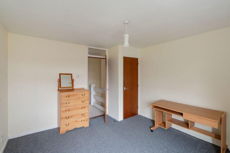 Photo 1: bedroom 1