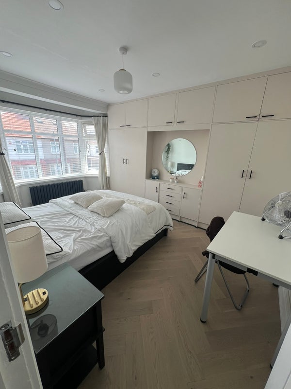 Photo 1: Bedroom
