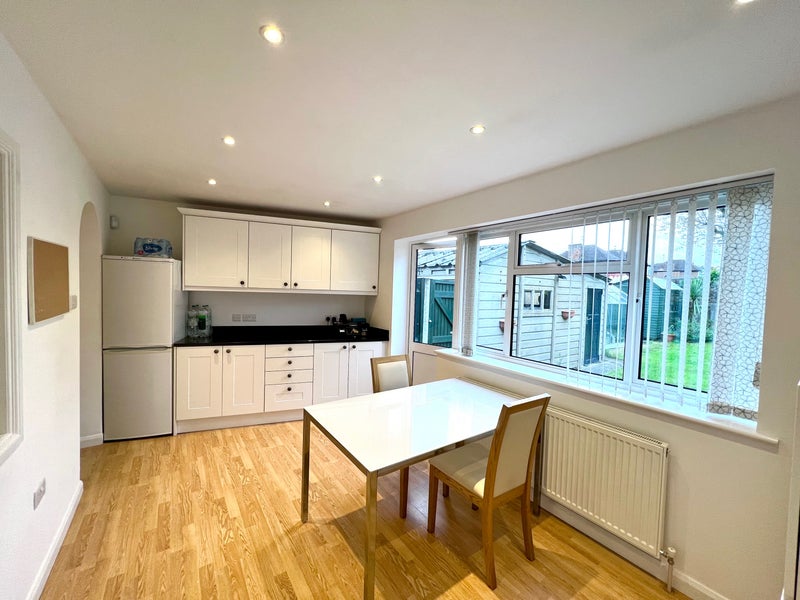 Photo 1: Dinning area
