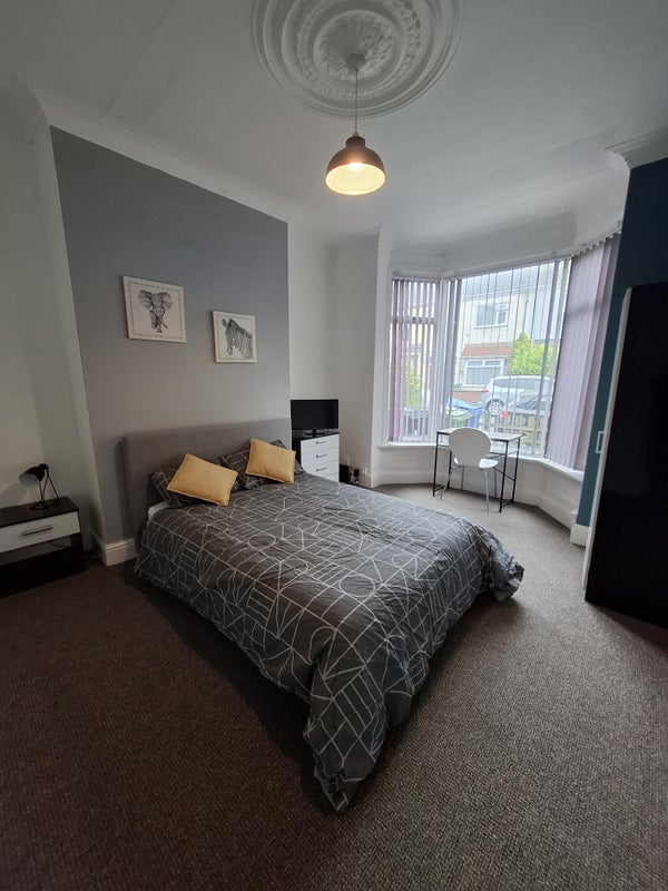 Photo 1: Room 1
