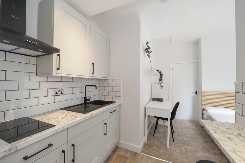 Photo 1: Private Kitchen