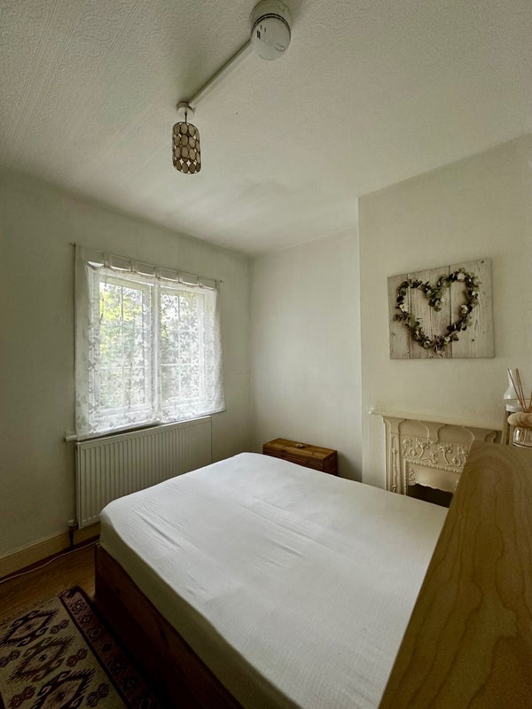 Photo 1: Room