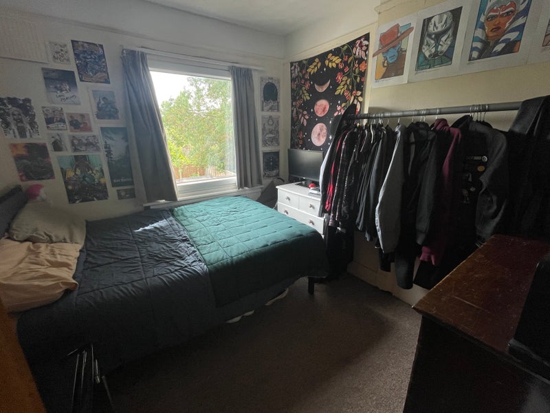 Photo 1: Bedroom