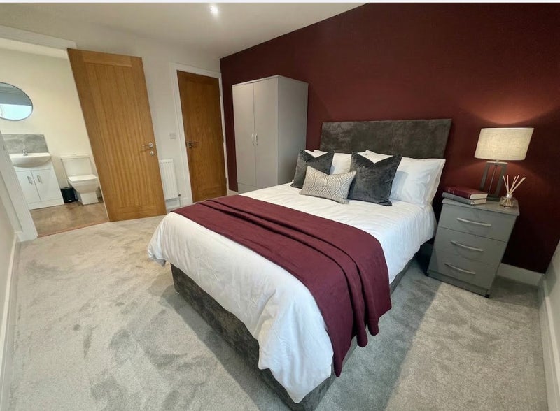 Photo 1: Room 7 w/ ENsuite