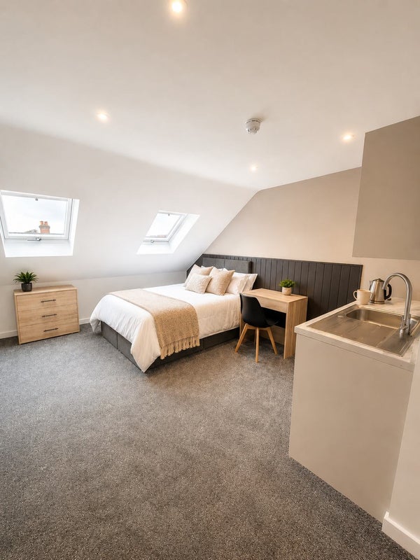 Photo 1: Bedroom