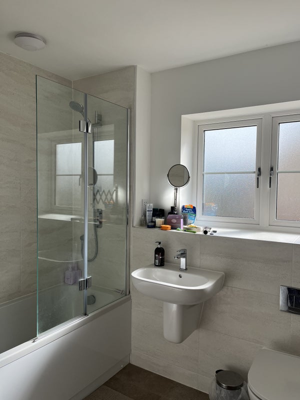 Photo 1: Bathroom 