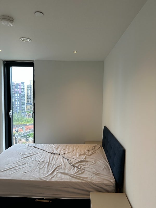 Photo 1: Bedroom