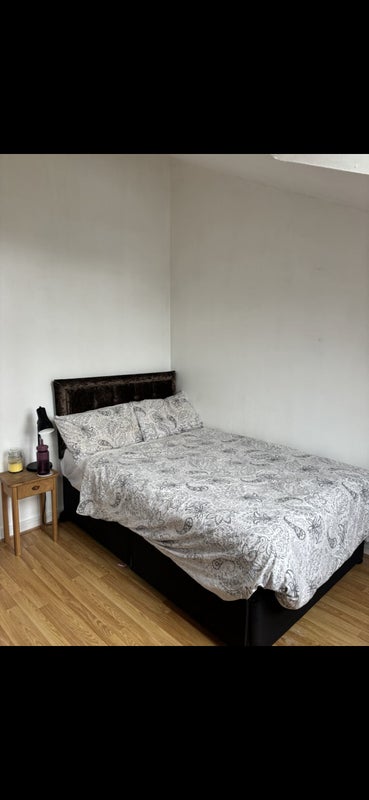 Photo 1: Bedroom