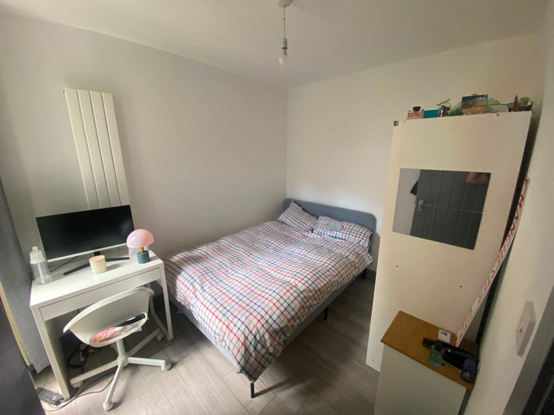 Photo 1: Bedroom