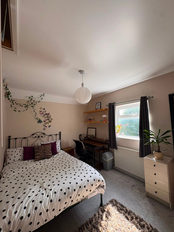 Photo 1: bedroom