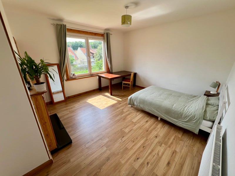 Photo 1: The room