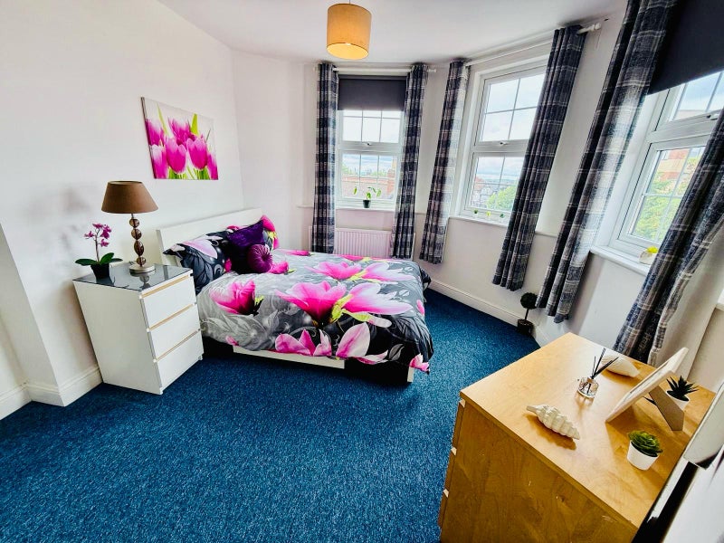 Photo 1: ROOM 1     