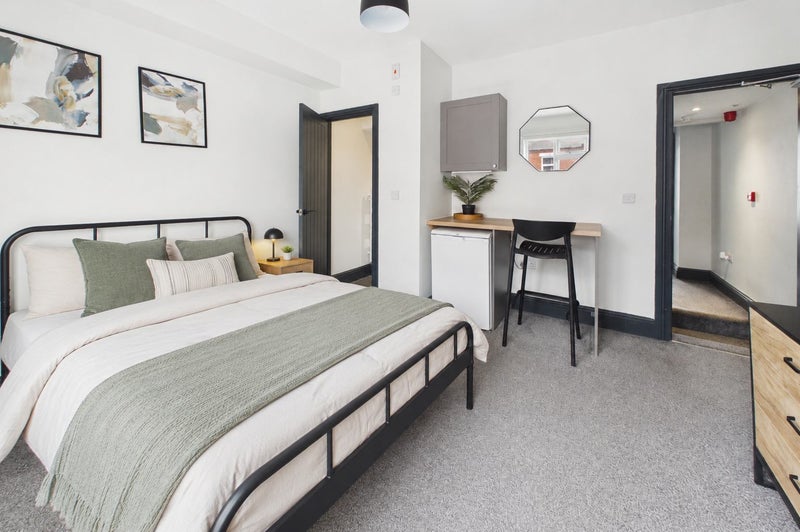 Photo 1: Room 2