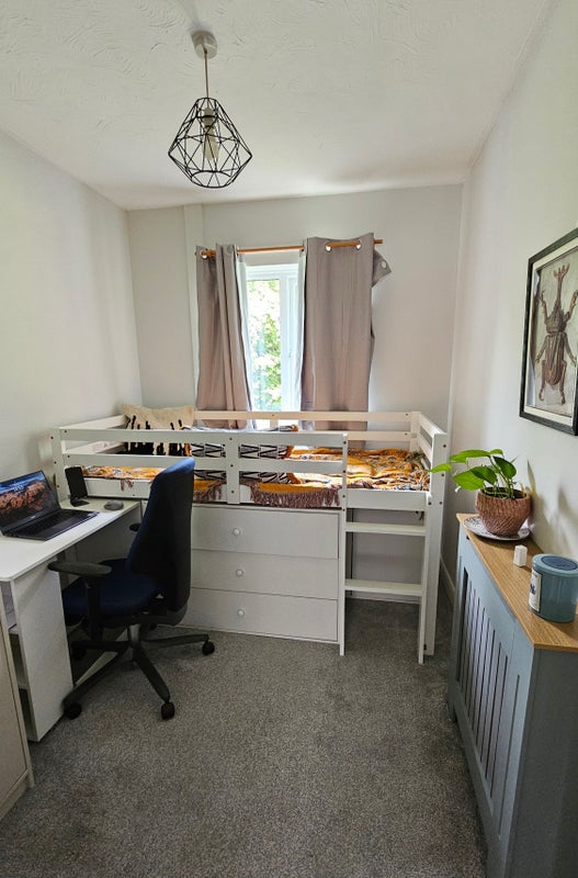 Photo 1: Bedroom