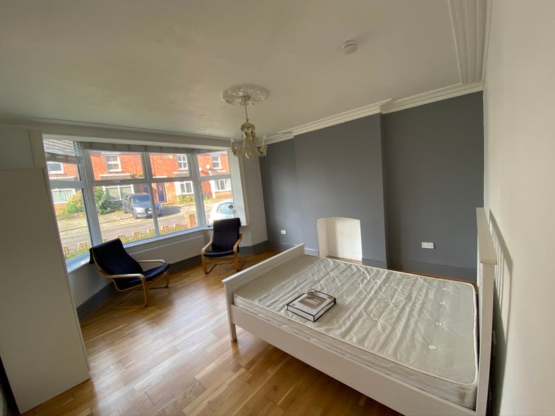 Photo 1: Room 1