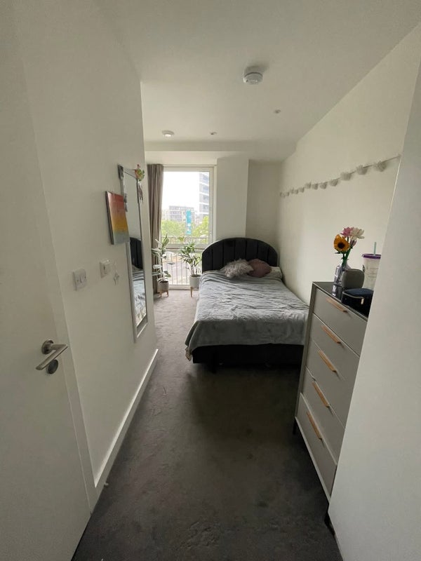 Photo 1: Bed room 1 