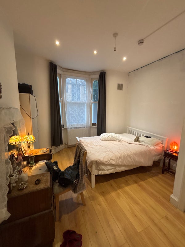 Photo 1: Bedroom 