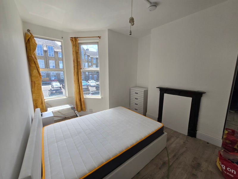Photo 1: £860 per month