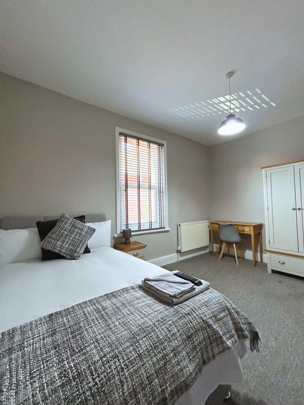 Photo 1: Room 3 - Available now