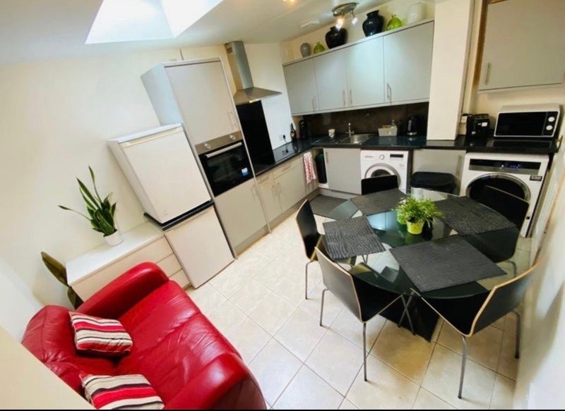 Photo 1: Kitchen & Dining Room