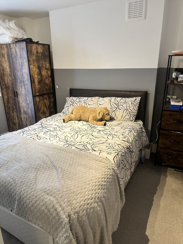 Photo 1: Large double bedroom 