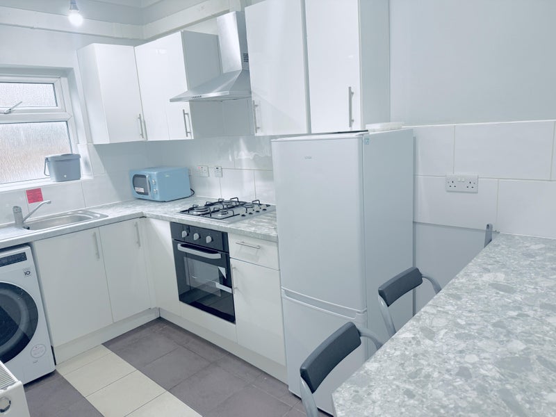 Photo 1: Own Fully Size Kitchen