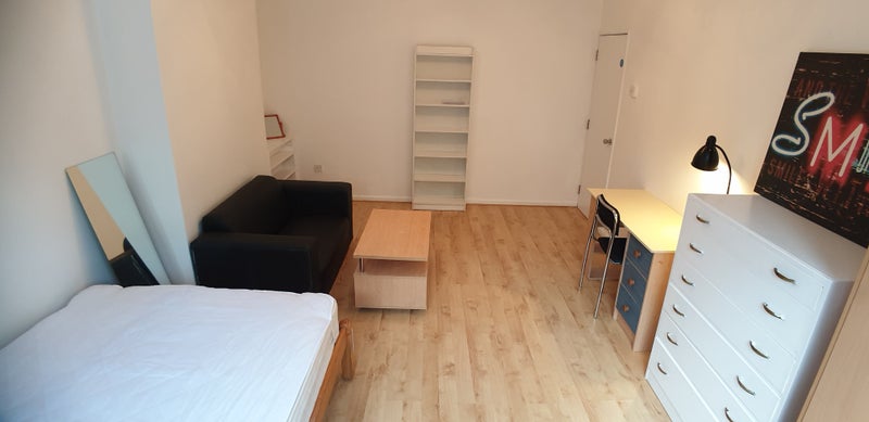 Photo 1: Bedroom