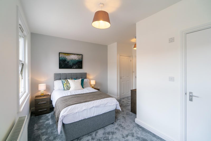 Photo 1: Room 4