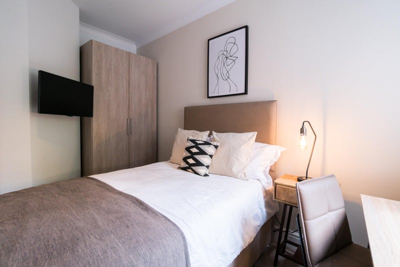 Photo 1: Room 2