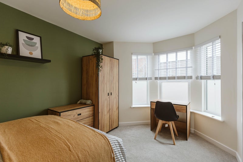 Photo 1: Room 1
