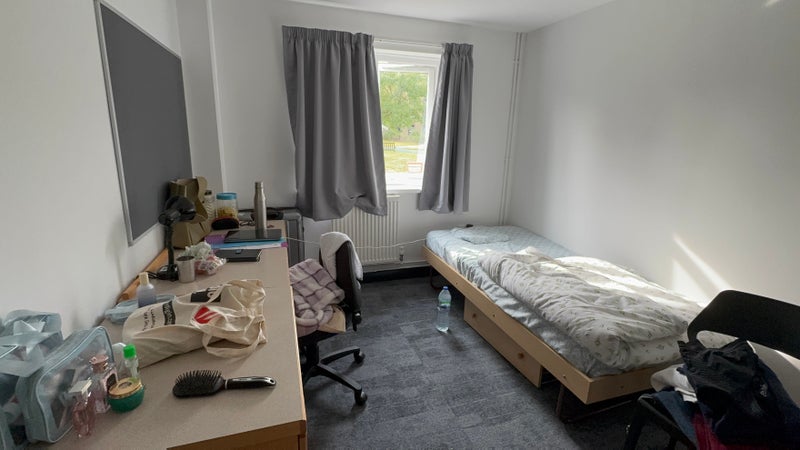 Photo 1: single room