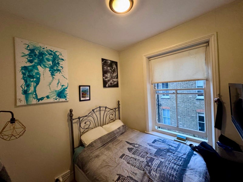 Photo 1: Bedroom