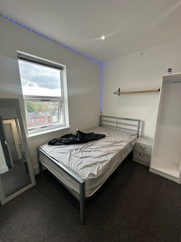 Photo 1: Double Bed Right Next to Window