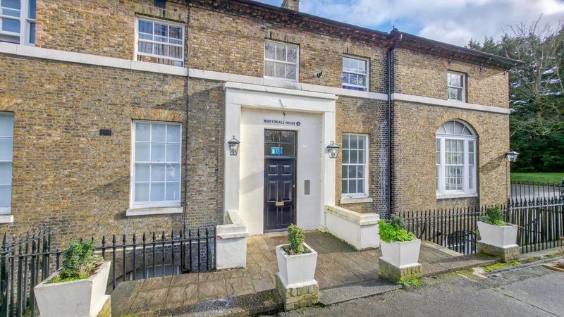 Photo 1: Ground Floor Flat
