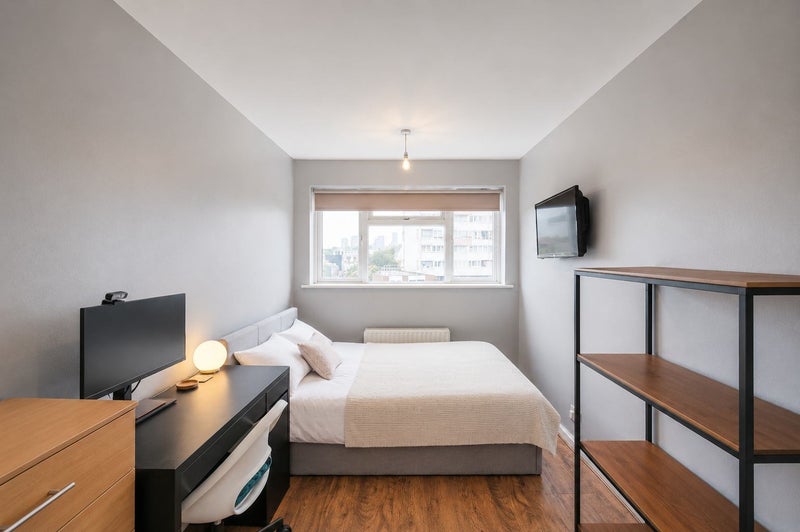 Photo 1: Bedroom 3