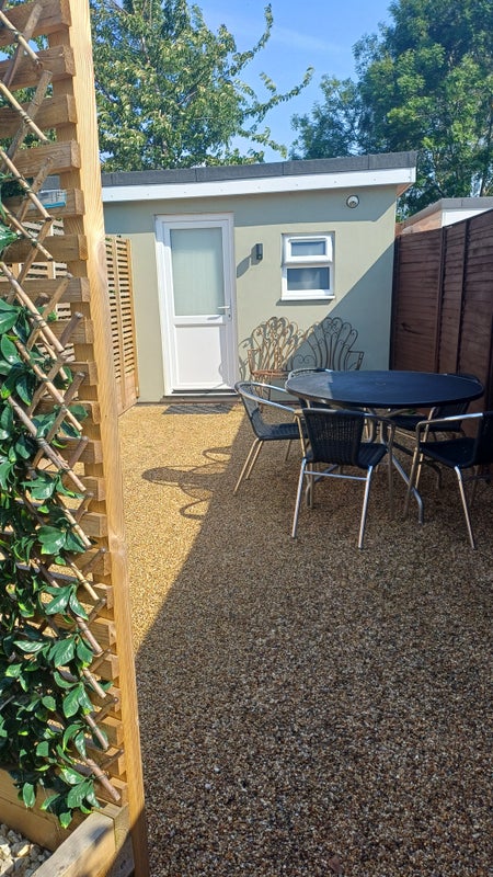 Photo 1: Studio annexe own entrance 