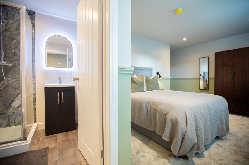 Photo 1: ROOM 7 WITH ENSUITE £800