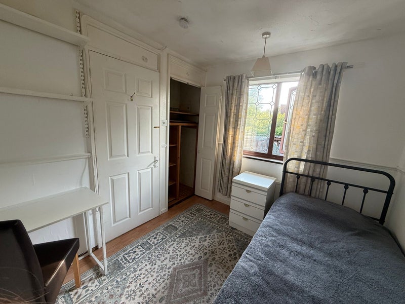 Photo 1: Bedroom