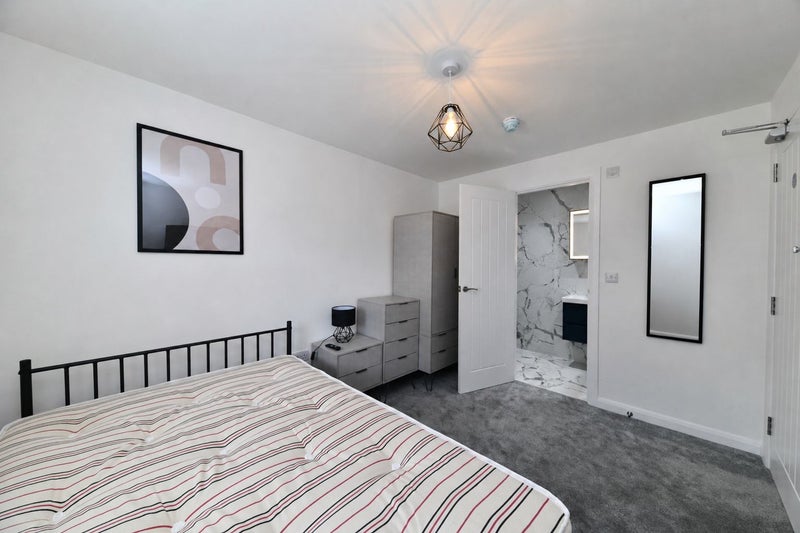 Photo 1: Room 1 