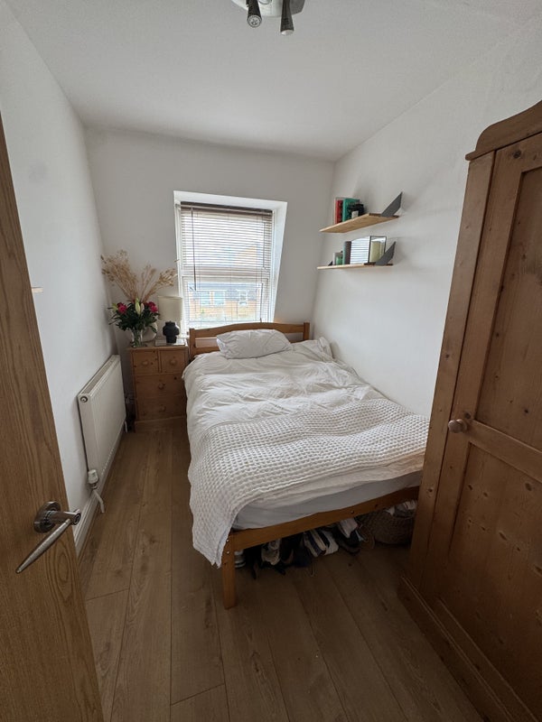 Photo 1: The room 