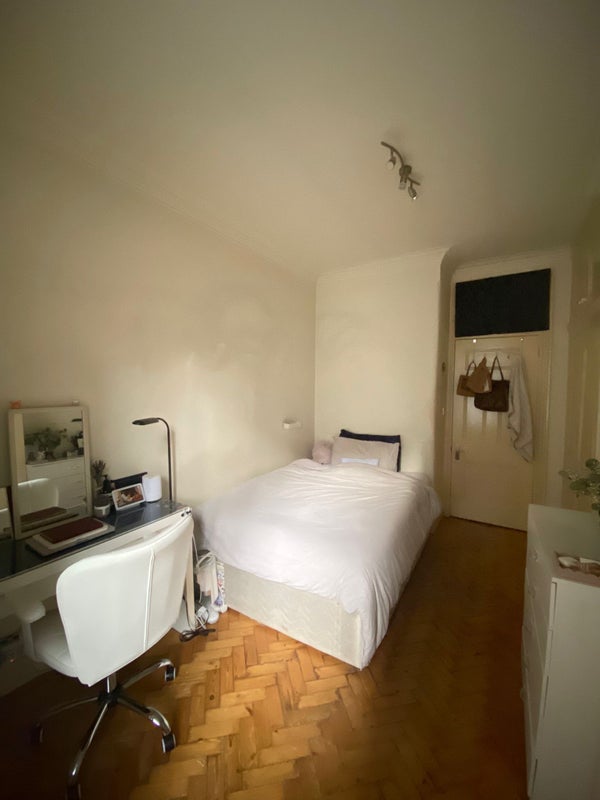 Photo 1: Bedroom
