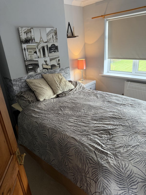 Photo 1: Bedroom 1