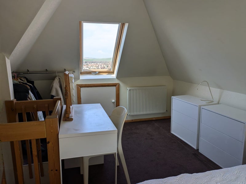 Photo 1: Bedroom (west)