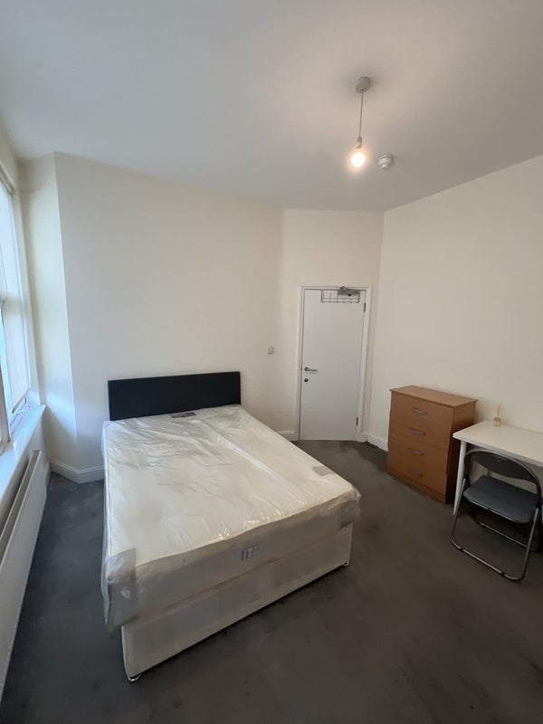 Photo 1: 800 PER MONTH