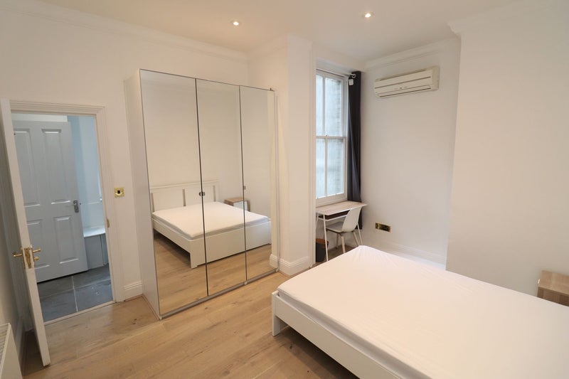 Photo 1: Room 1: £400 per week - En-suite Double room single use - £1,733 per month